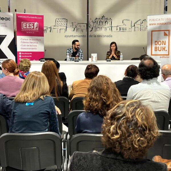 Os dejamos algunas fotos de las presentaciones de autores/as Donbuk del páramo sábado en el enes2024.
Un placer como cada año organizar este encuentro. libros editorial escritura leer novela
